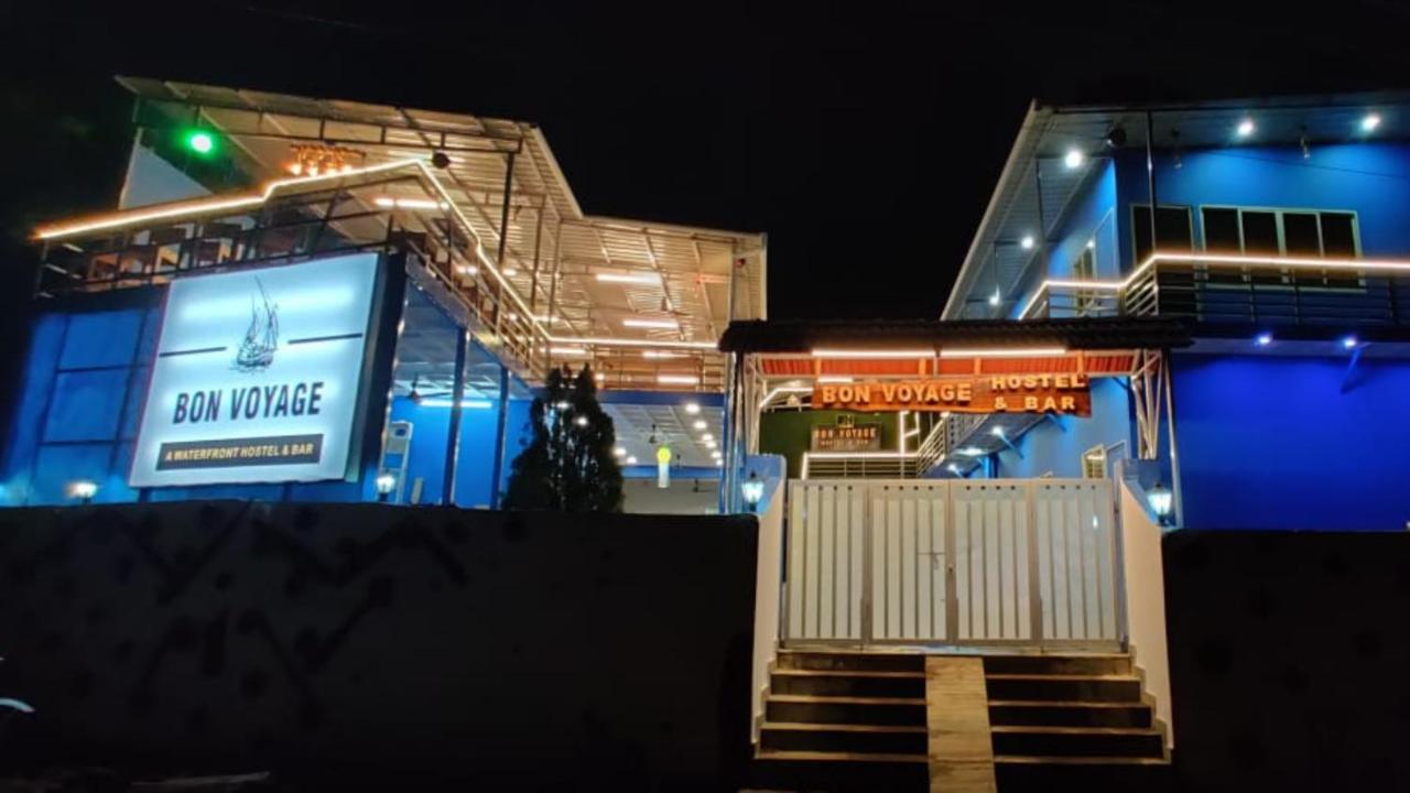 Bon Voyage Sea View Hostel 바가토르 외부 사진