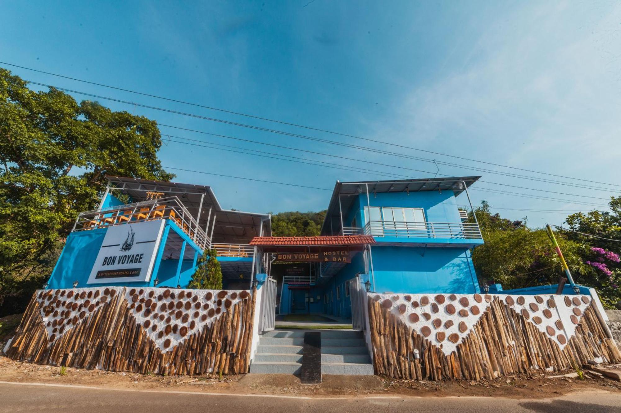 Bon Voyage Sea View Hostel 바가토르 외부 사진