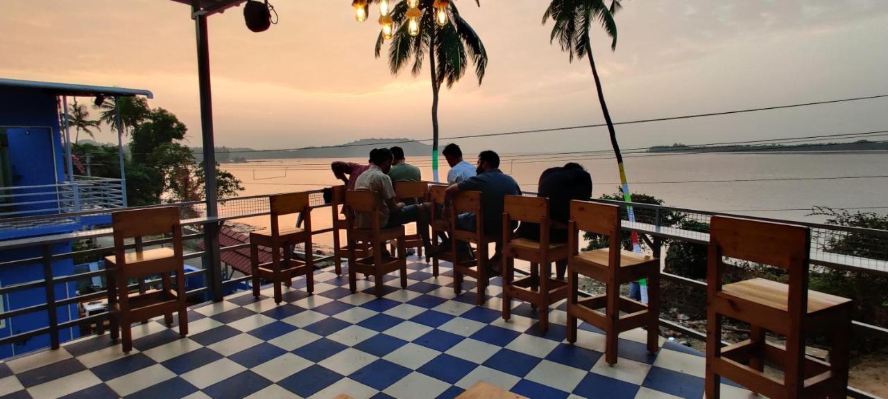Bon Voyage Sea View Hostel 바가토르 외부 사진
